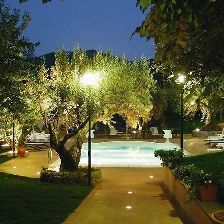 Hotel Villa Vecchia Monte Porzio Catone Luaran gambar