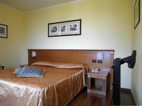 Hotel Villa Vecchia Monte Porzio Catone Luaran gambar